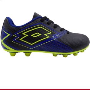 Used 5 times lotto soccer shoes for boys